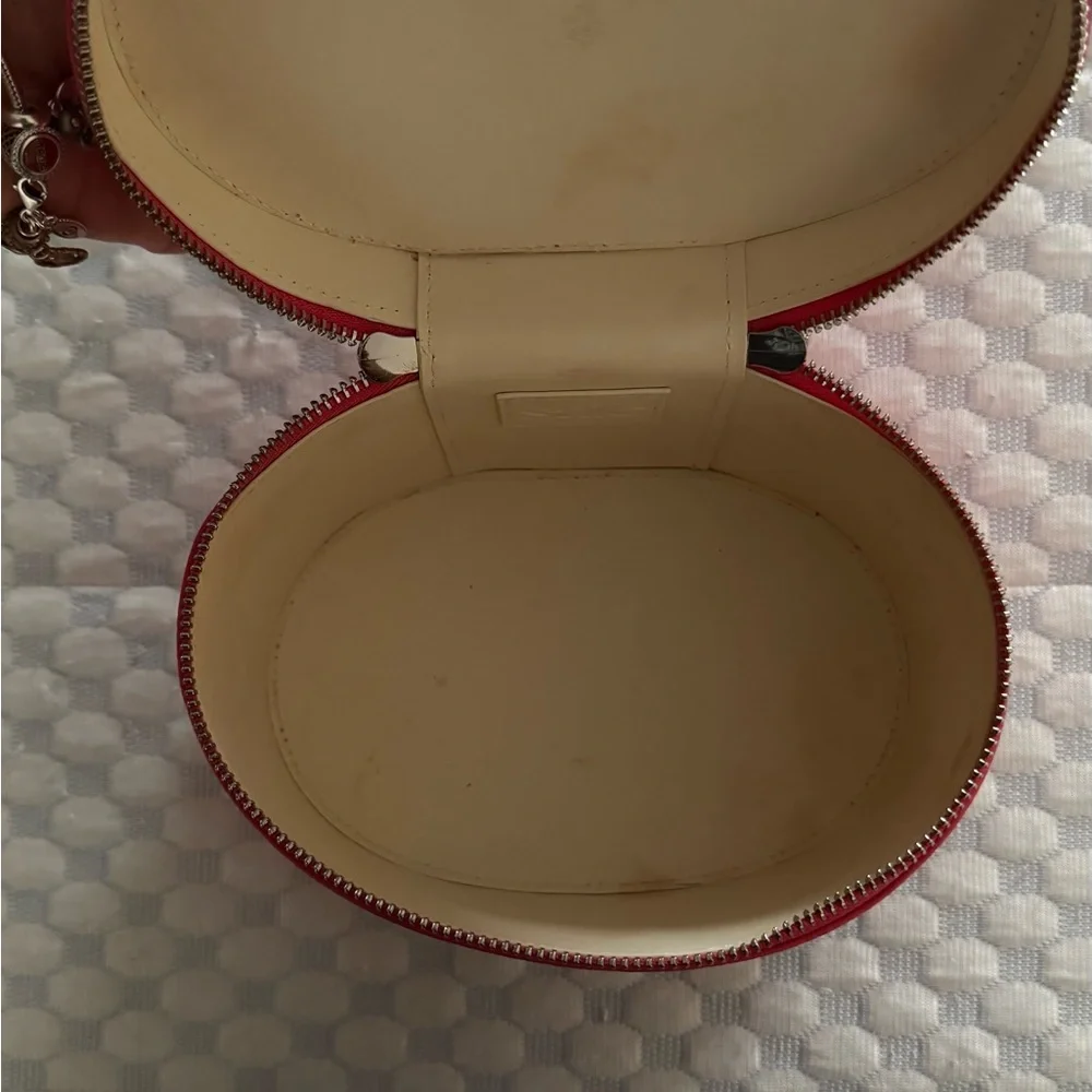 SAIE BEAUTY MINI MAKEUP BAG. - Picture 5 of 5